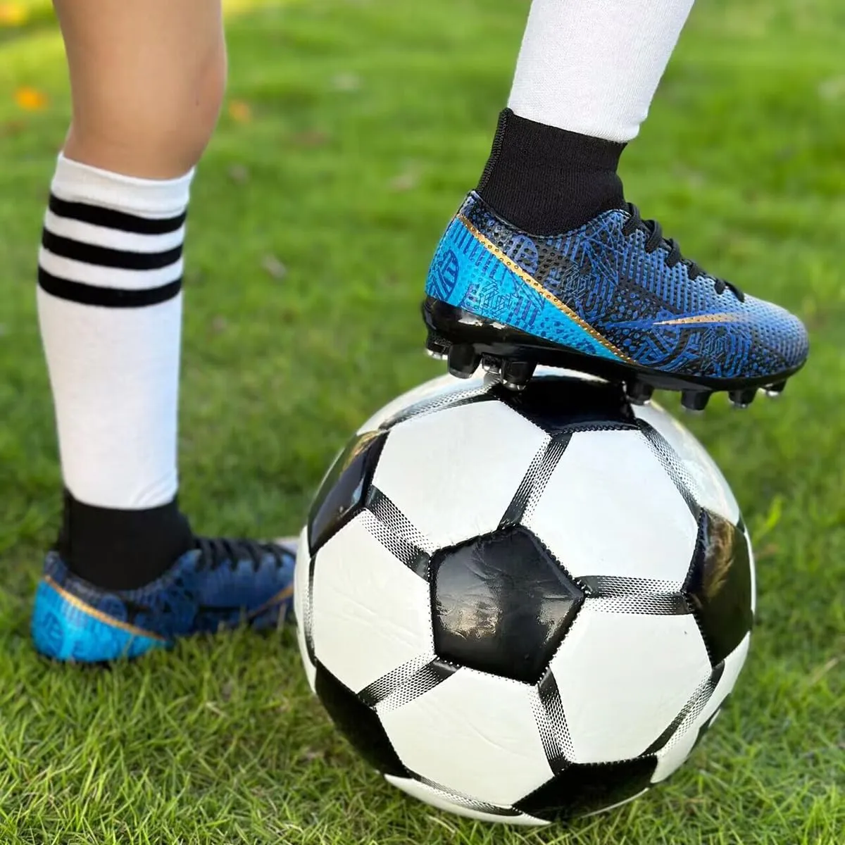 Boys Girls Soccer Cleats Kids Soccer Shoes High Top Training Youth Football Cleats Outdoor Football Shoes